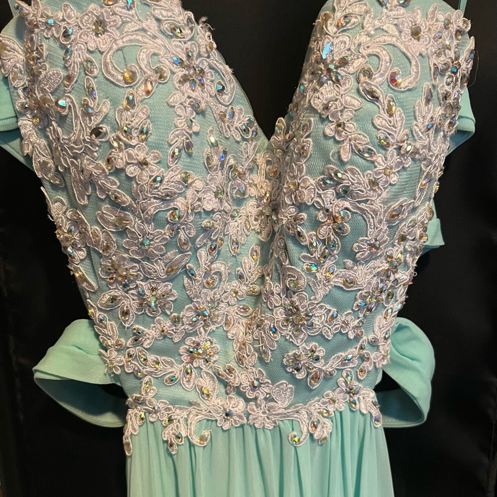 Prom/Formal Dress - Picture 2 of 6